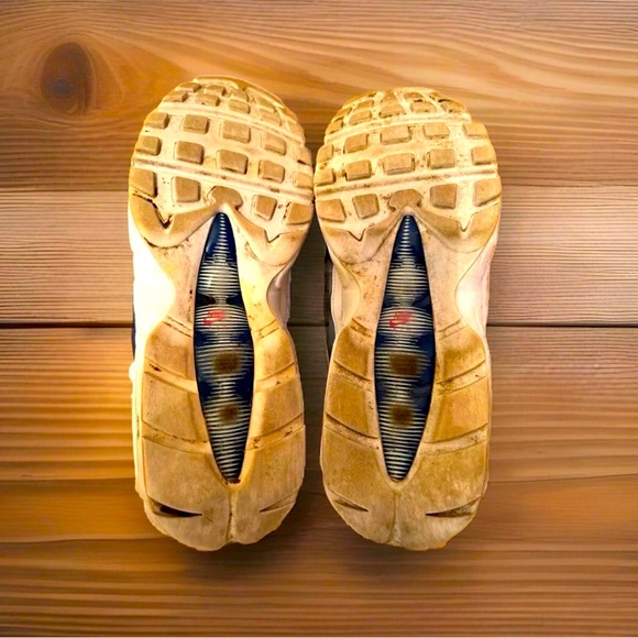 Nike Air Max 95
White Deep Royal Blue Gym Red - Picture 7 of 8